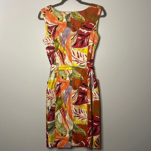 Pretty Ellen Tracy mixed tropical print belted workwear dress with pockets. 10 - Picture 4 of 4